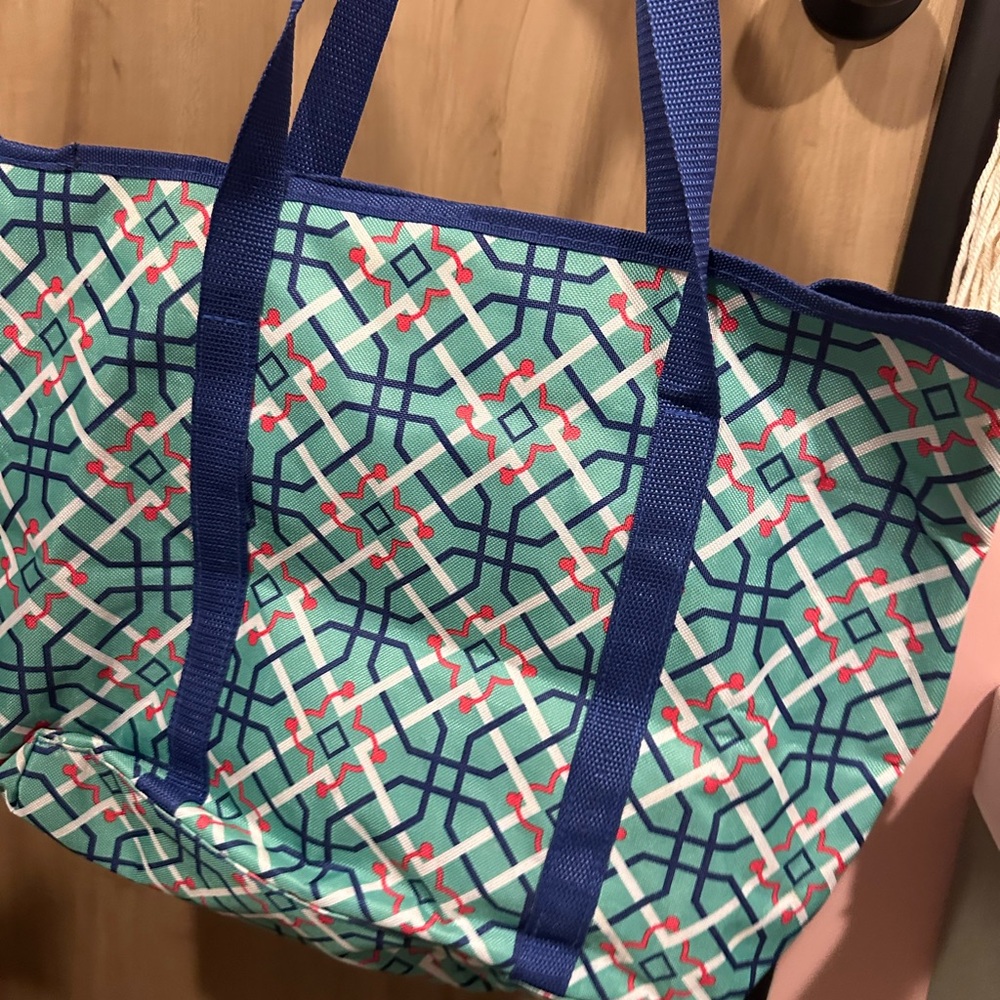 Geometric Patterned Tote Bag - Picture 3 of 4